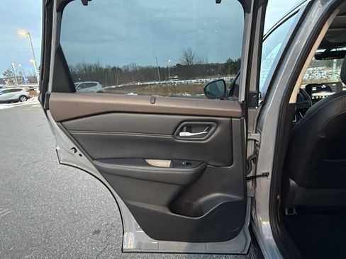 Used 2022 Nissan Rogue SL w/ SL Premium Package image 22