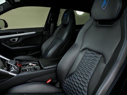 Used 2021 Lamborghini Urus AWD/4WD image 23