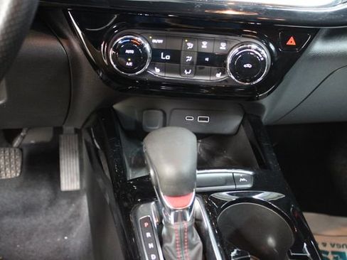 Used 2024 Chevrolet Trax RS w/ Sunroof Package FWD image 20