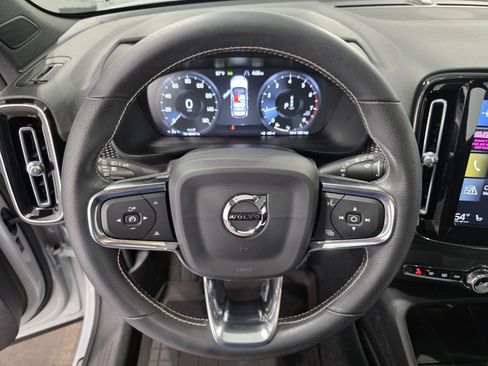 Used 2021 Volvo XC40 T5 R-Design w/ Protection Package Premier image 15