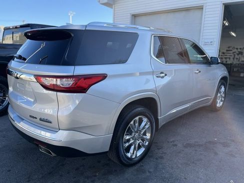 Used 2020 Chevrolet Traverse High Country image 3