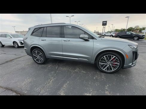 Used 2023 Cadillac XT6 Sport w/ Technology Package image 9