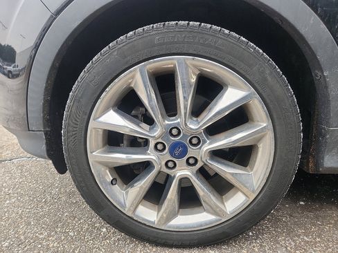 Used 2016 Ford Escape SE w/ SE Chrome Package image 4