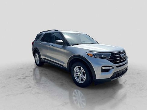 Certified 2023 Ford Explorer XLT w/ Equipment Group 202A AWD/4WD image 7