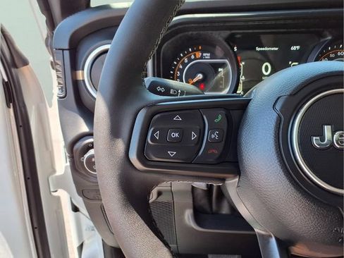 Used 2025 Jeep Gladiator Sport AWD/4WD image 22
