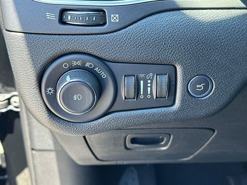 Used 2022 Jeep Cherokee Trailhawk w/ Premium Leather Package AWD/4WD image 22