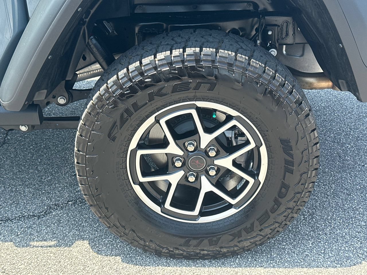 Used 2025 Jeep Gladiator Rubicon AWD/4WD image 19