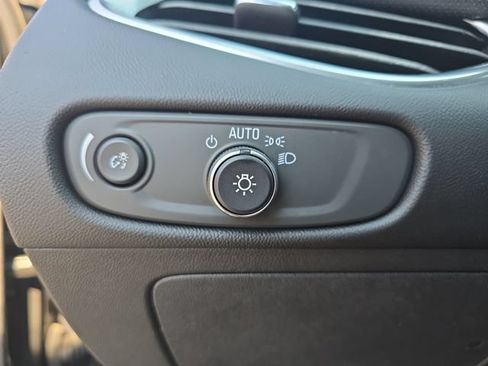 Used 2018 Chevrolet Malibu Premier w/ Driver Confidence Package FWD image 27