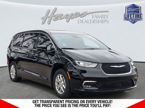 New 2026 Chrysler Pacifica Select image 1