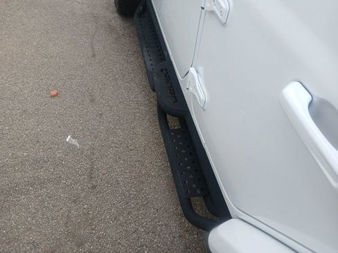 Used 2024 Jeep Wrangler High Altitude AWD/4WD image 9