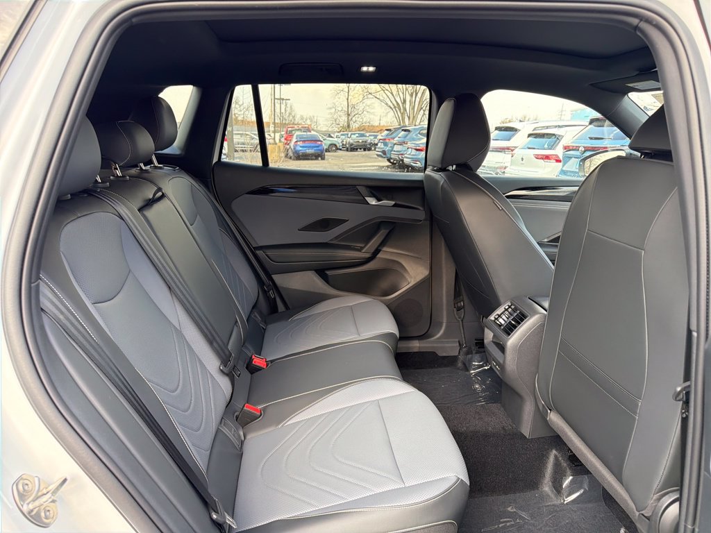 Used 2026 Volkswagen Tiguan SE R-Line AWD/4WD image 32