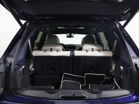 Used 2022 BMW X7 M50i image 17