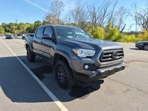 Used 2022 Toyota Tacoma SR5 w/ Technology Package AWD/4WD image 6