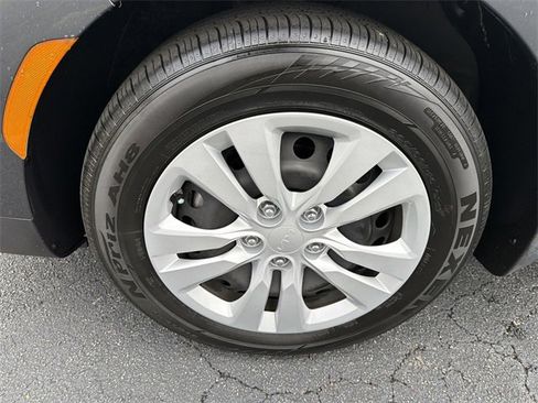 Certified 2024 Kia Soul LX image 32
