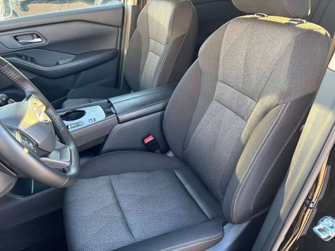 Used 2025 Nissan Rogue SV image 38