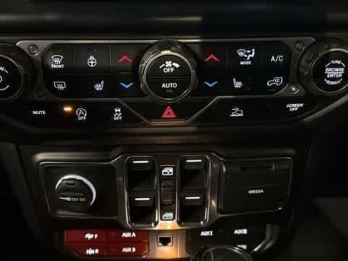 Used 2021 Jeep Gladiator Overland w/ Popular Equipment Package AWD/4WD image 19