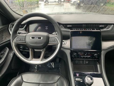 Used 2024 Jeep Grand Cherokee Limited w/ Luxury Tech Group II AWD/4WD image 19