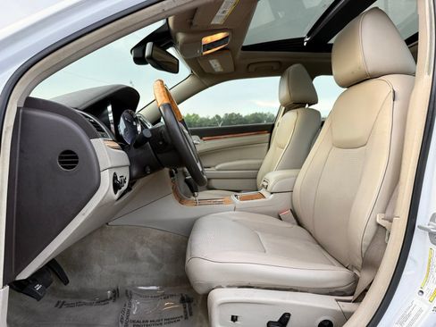 Used 2014 Chrysler 300 C RWD image 20