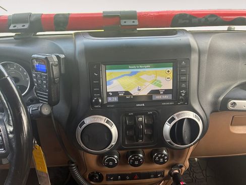 Used 2014 Jeep Wrangler Unlimited Sahara w/ Connectivity Group AWD/4WD image 31