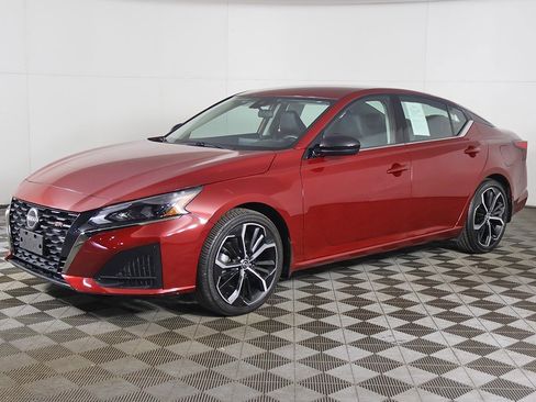 Used 2024 Nissan Altima 2.5 SR image 5