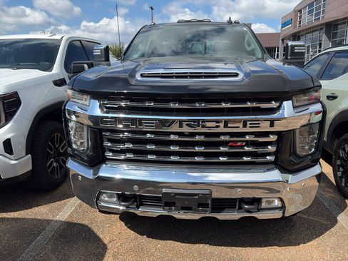 Used 2023 Chevrolet Silverado 3500 LTZ w/ LTZ Plus Package AWD/4WD image 2