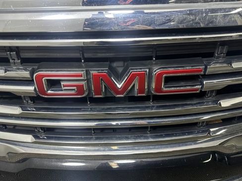 Used 2021 GMC Acadia SLE image 9