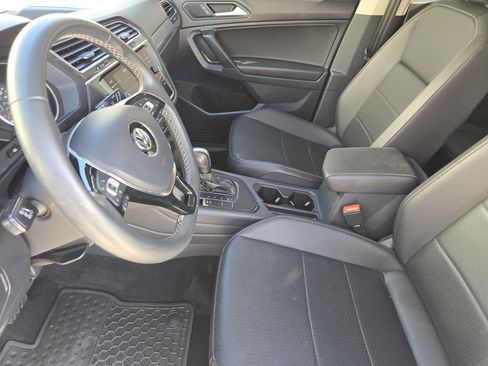 Used 2021 Volkswagen Tiguan SE image 15