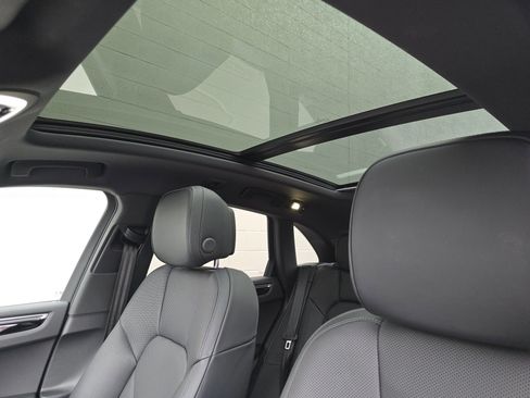 Certified 2025 Porsche Macan image 13