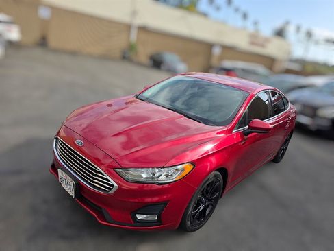Used 2020 Ford Fusion SE w/ Equipment Group 151A image 2