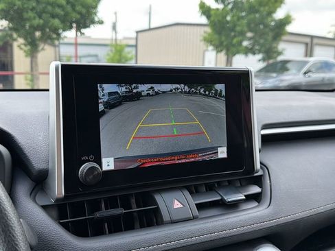 Certified 2025 Toyota RAV4 XLE FWD image 30