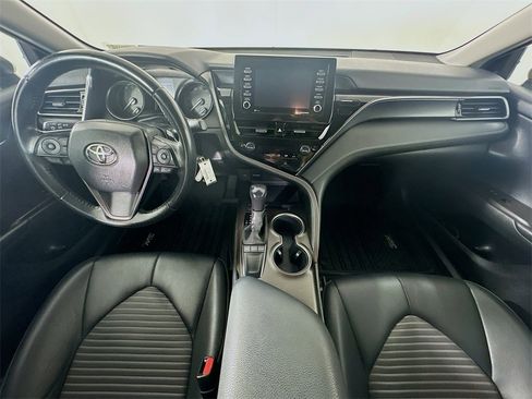 Used 2022 Toyota Camry SE image 10