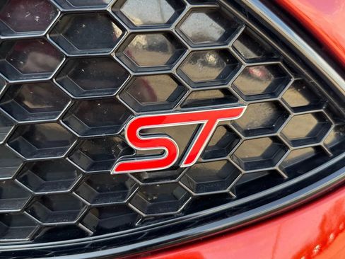 Used 2018 Ford Focus ST image 62