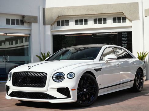 Used 2025 Bentley Flying Spur Plug-In Hybrid AWD/4WD image 11