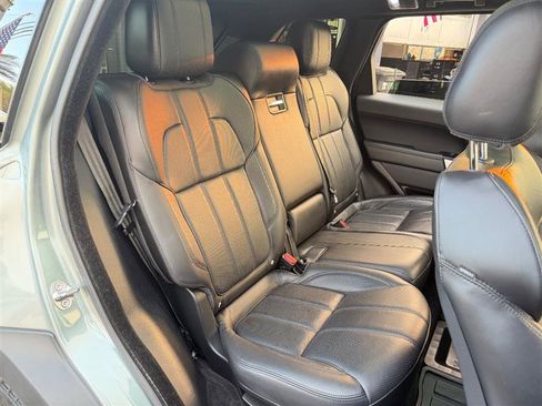 Used 2016 Land Rover Range Rover Sport HSE image 19