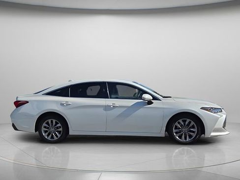 Used 2021 Toyota Avalon XLE w/ Moonroof Package FWD image 9
