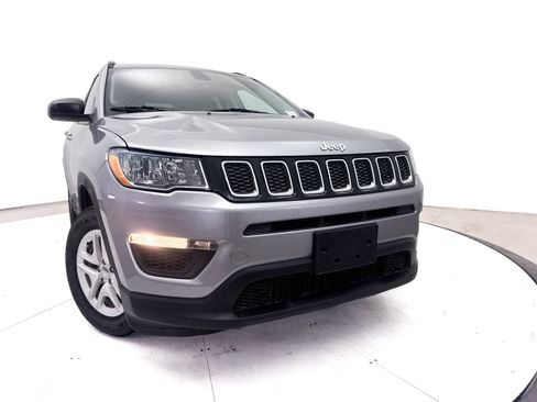 Used 2019 Jeep Compass Sport w/ Tech Group FWD image 6