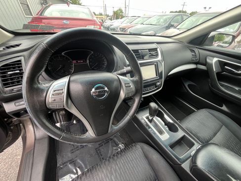 Used 2017 Nissan Altima 2.5 SV FWD image 9