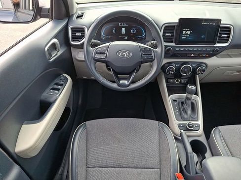 Used 2023 Hyundai Venue Limited FWD image 11