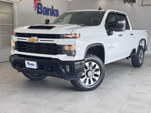 Certified 2024 Chevrolet Silverado 2500 Custom w/ Custom Convenience Package AWD/4WD image 2