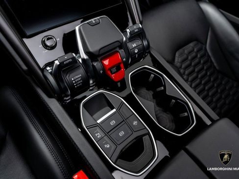 Used 2024 Lamborghini Urus S image 33