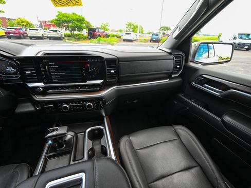 Used 2022 GMC Sierra 1500 SLT w/ SLT Convenience Package AWD/4WD image 33