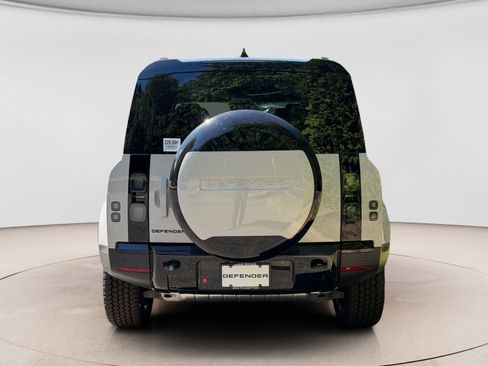 New 2026 Land Rover Defender 110 S AWD/4WD image 4