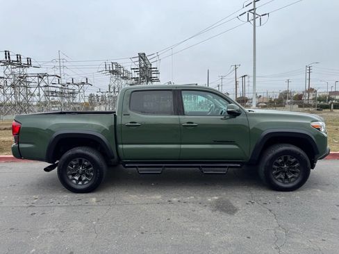 Used 2021 Toyota Tacoma SR5 w/ Trail Edition image 8