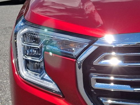 Used 2022 GMC Terrain SLT w/ Infotainment Package II AWD/4WD image 10
