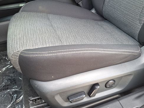 Used 2023 Nissan Rogue SV FWD image 18