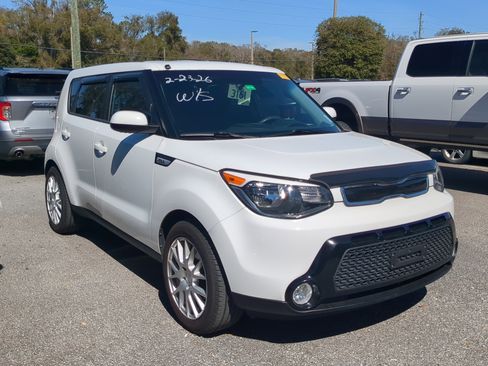 Used 2016 Kia Soul + image 3