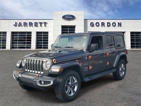 Used 2022 Jeep Wrangler Unlimited Sahara w/ Cold Weather Group image 2