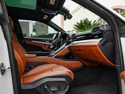 Used 2024 Lamborghini Urus S image 8