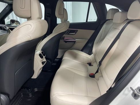 Used 2026 Mercedes-Benz GLC 300 4MATIC image 25