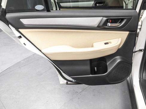 Used 2017 Subaru Outback 2.5i Premium image 32